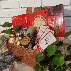 Post Natal Gift Set For Mommy