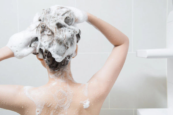You Can Wash Your Hair During Confinement, But Follow These 4 Essential Rules