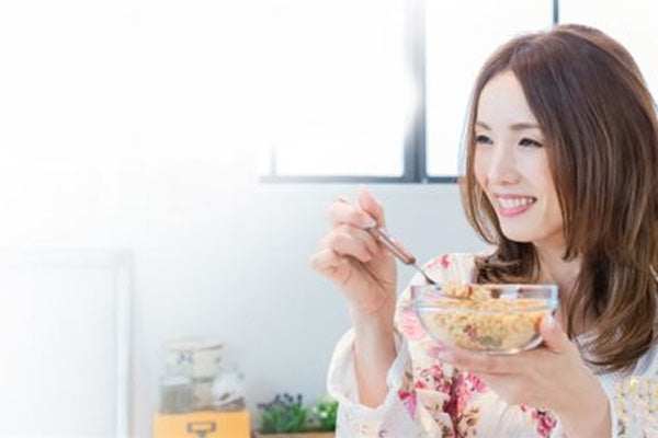 8 surprising ways to prevent menopause naturally